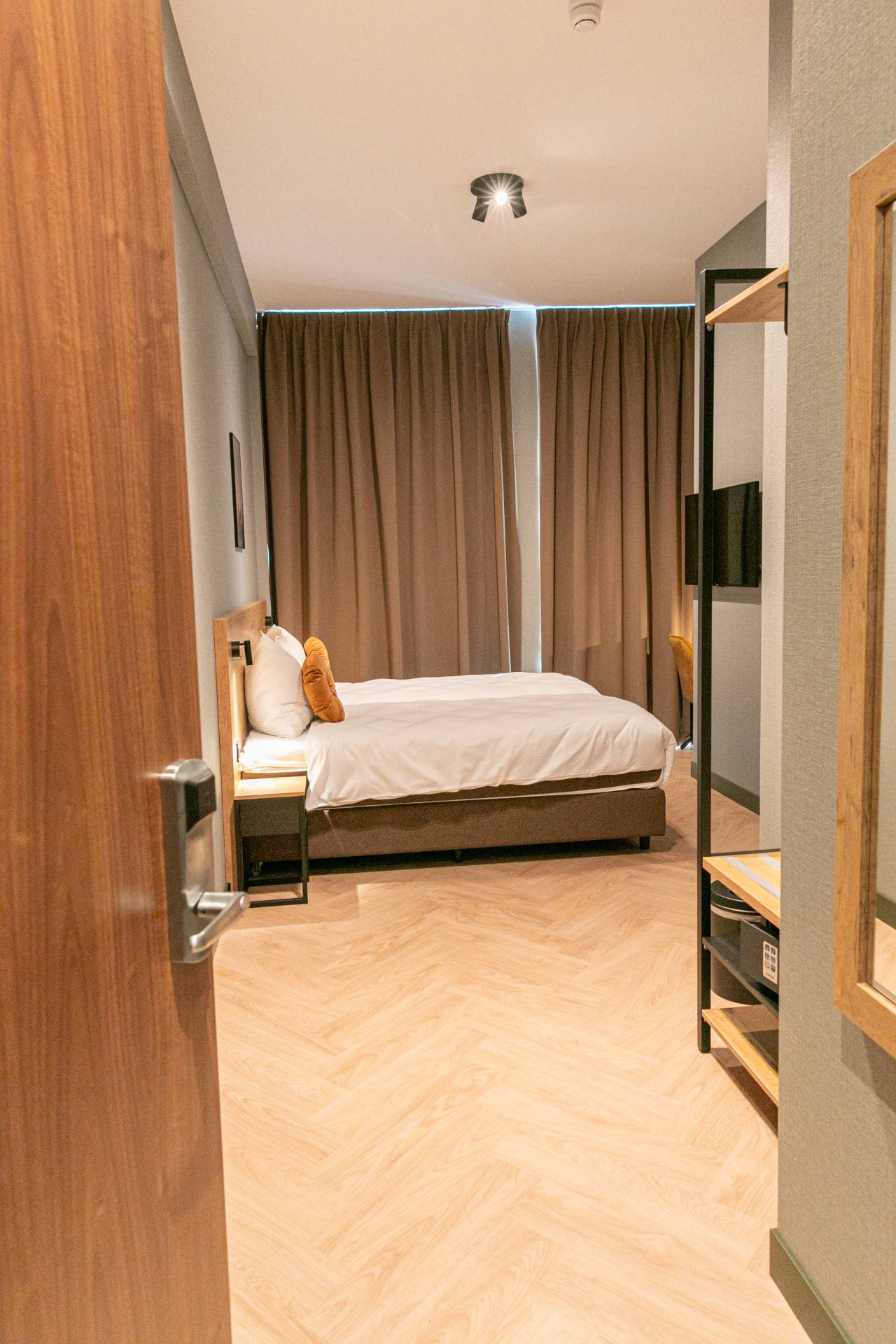Grote kamer met twee bedden - overzicht