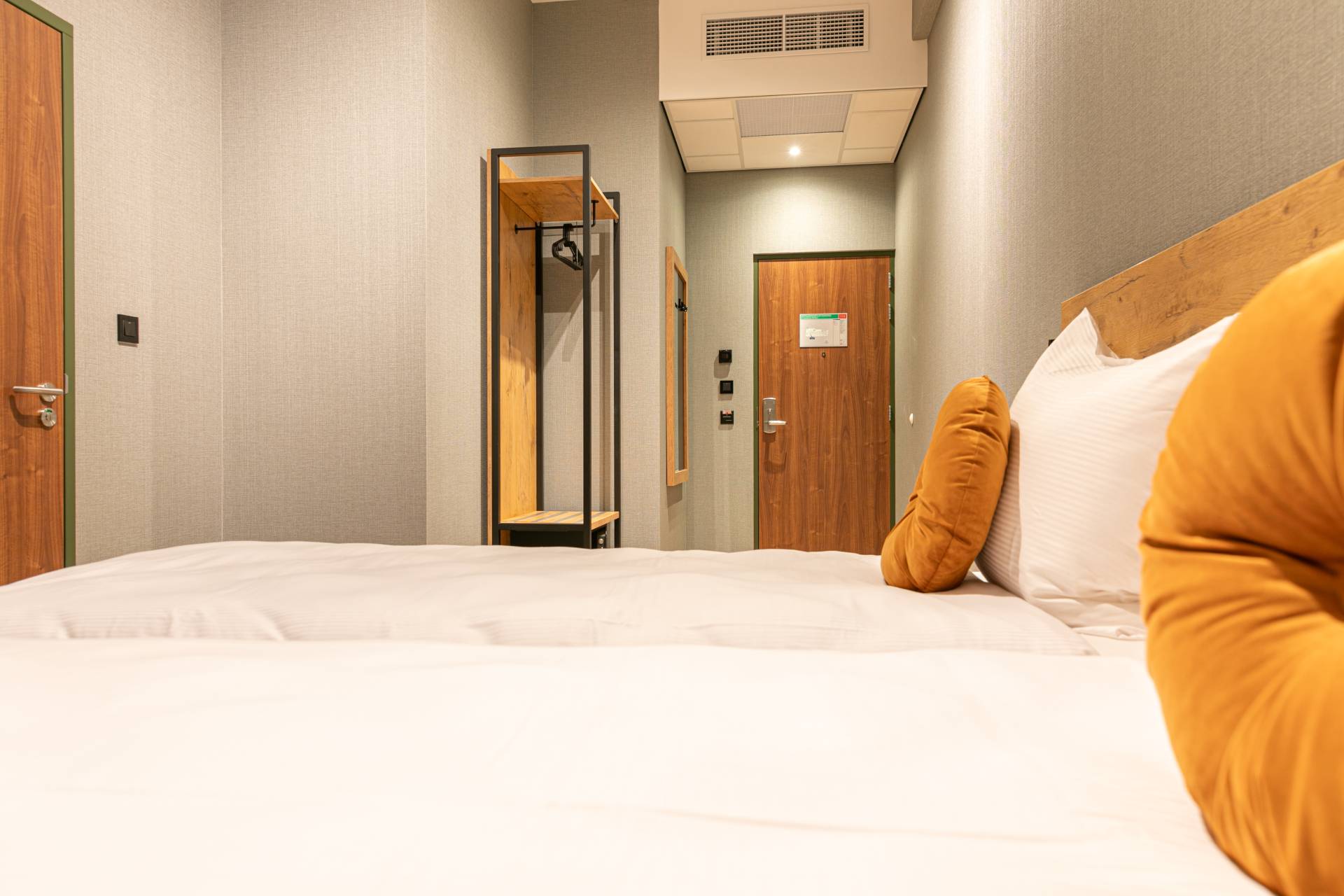 Grote kamer met twee bedden - overzicht